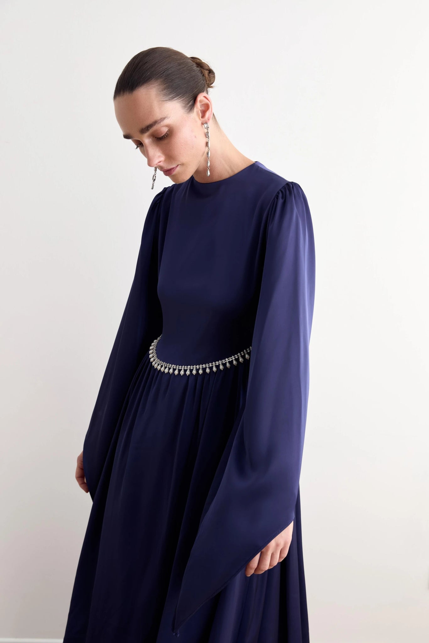 Cavin Bel Büzgülü Zincirli Saten Tesettür Abiye - FioraofDress - tesettur - abiye - LACİVERT - 36 - hijab - evening - dress