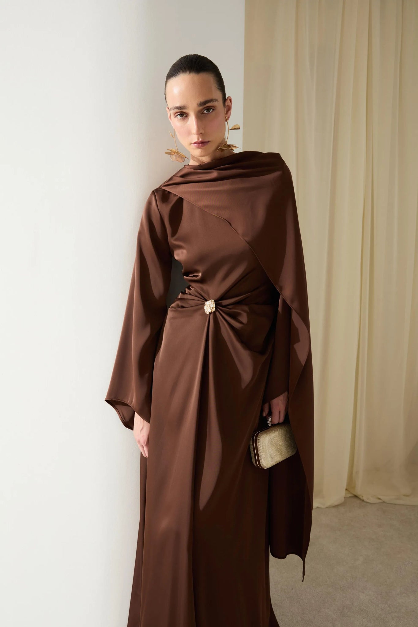 İsalle Bel Pileli Broşlu Tesettür Elbise - FioraofDress - tesettur - abiye - Kahve - 36 - hijab - evening - dress